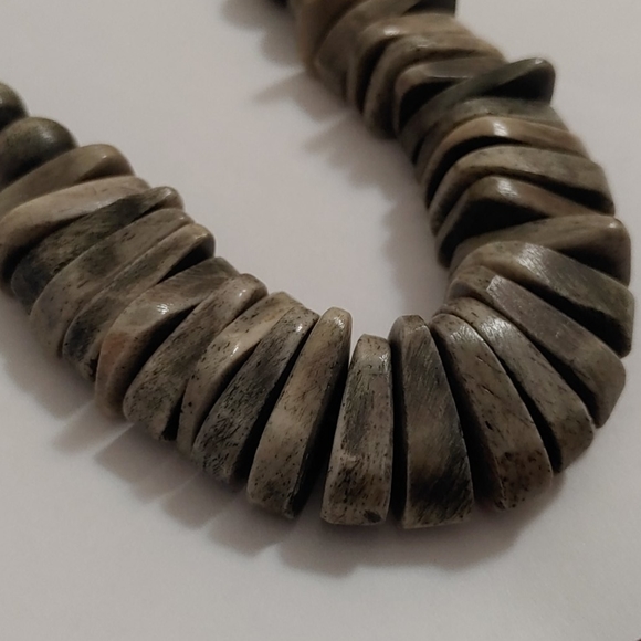 Stone beaded necklace - Picture 2 of 4